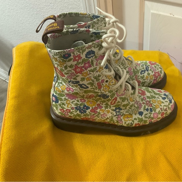 Dr Martens liberty floral women’s boots size 6 - Picture 3 of 8